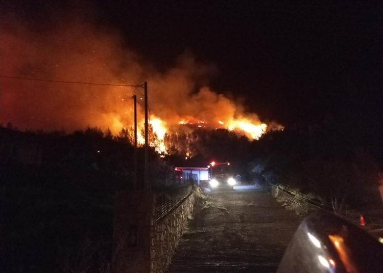 Κόλαση φωτιάς στην Ηλεία-Εκκενώθηκε νύχτα το Λιβαδάκι-Κάηκε το καταφύγιο άγριας ζωής