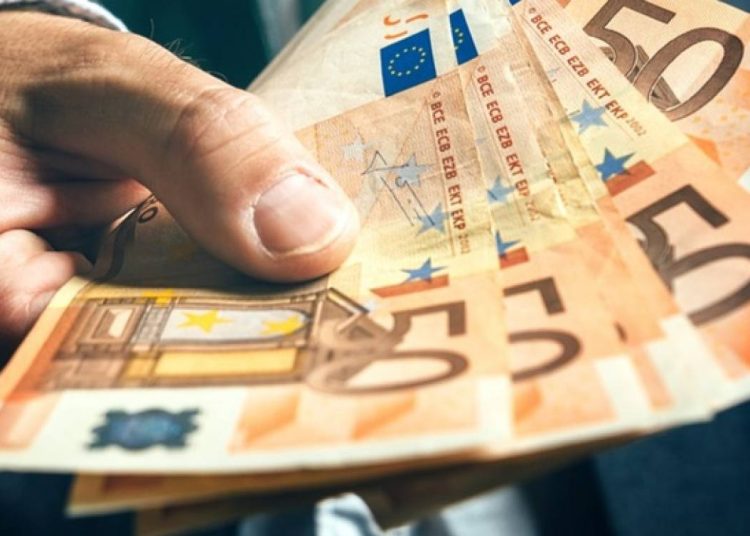 Ασφαλιστικές εισφορές: Μείωση από 1η Ιουνίου – Πόσα θα κερδίσουν οι μισθωτοί