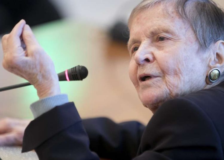 Ελένη Γλύκατζη-Αρβελέρ: Εισήχθη στο νοσοκομείο