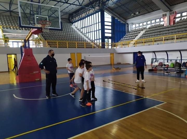 Τα παιδιά έβαλαν «τρίποντα στα σχολεία»