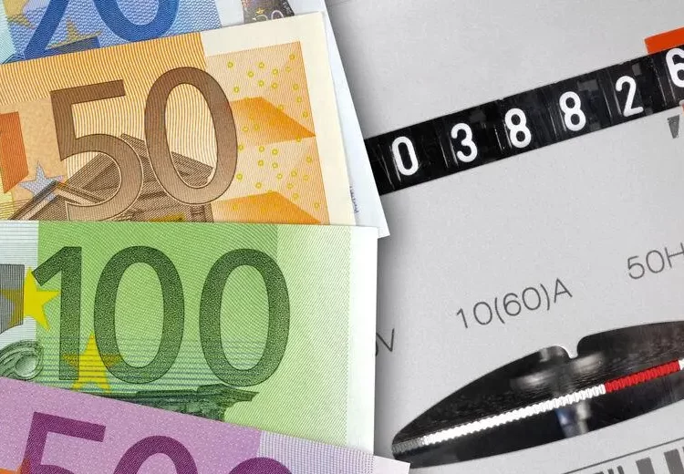 Λογαριασμοί ρεύματος: Απόγνωση για τις ασύλληπτες αυξήσεις – Τι μπορούν να κάνουν με τη ρήτρα αναπροσαρμογής