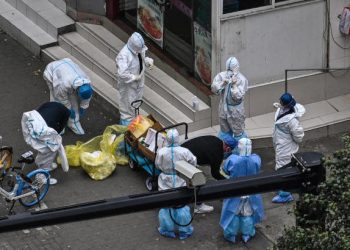 Σανγκάη-Έλληνας κάτοικος περιγράφει τον εφιάλτη: «Δεν τολμάς να βγεις από την πόρτα όλα παρακολουθούνται»