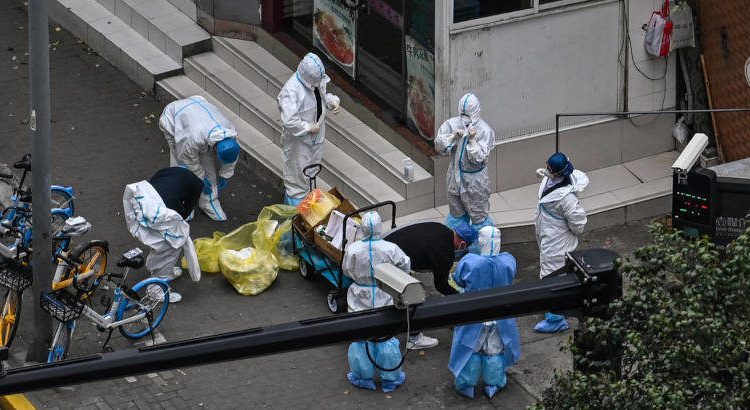 Σανγκάη-Έλληνας κάτοικος περιγράφει τον εφιάλτη: «Δεν τολμάς να βγεις από την πόρτα όλα παρακολουθούνται»