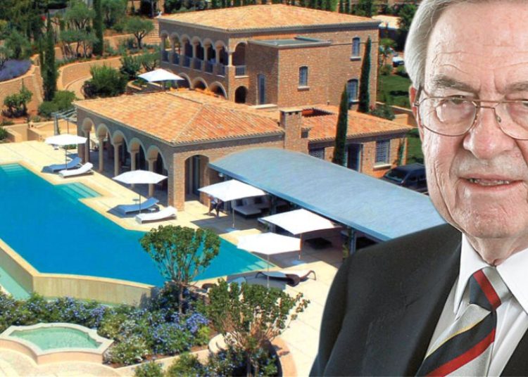 O τέως βασιλιάς Κωνσταντίνος πουλά τη βίλα στο Πόρτο Χέλι – Φωτογραφίες από το «Παλάτι»
