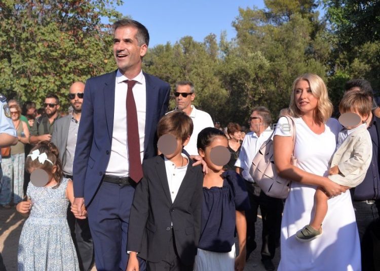 Σία Κοσιώνη: Η εξομολόγηση για τον γιο της και η αποκάλυψη για τη σχέση με τα υπόλοιπα παιδιά του Κώστα Μπακογιάννη