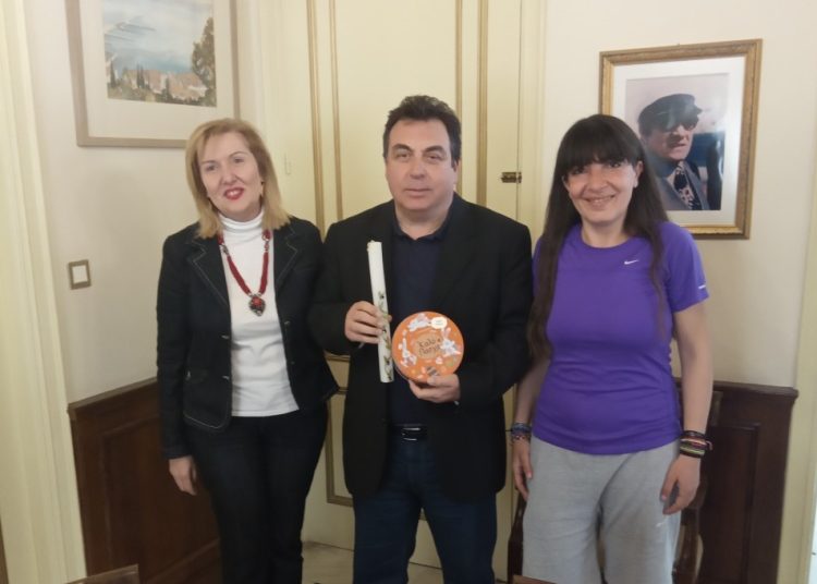EEEEK Πύργου: Επίσκεψη με πασχαλινά δώρα στον Δήμαρχο