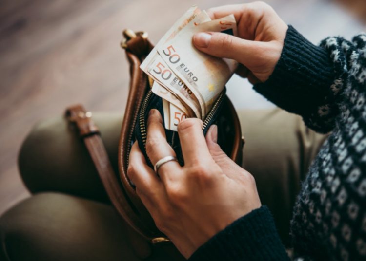 Αρχίζει σήμερα η καταβολή νέου επιδόματος εργασίας & μπόνους €300 – Όλες οι αλλαγές στον ΟΑΕΔ