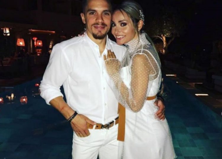 Λευτέρης Πετρούνιας – Βασιλική Μιλλούση: Οικογενειακές διακοπές στη Μύκονο με τις κόρες τους