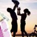 Επίδομα έως 1.000 ευρώ σε τρίτεκνες και πολύτεκνες μητέρες