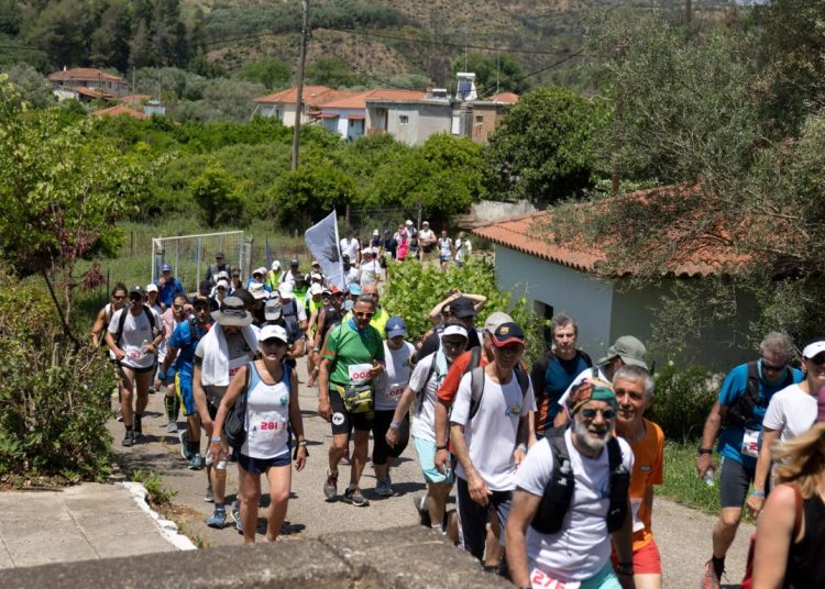 «Δρόμος Εκεχειρίας» Ήλιδα-Ολυμπία: Βάδισαν οι εκατοντάδες δρομείς