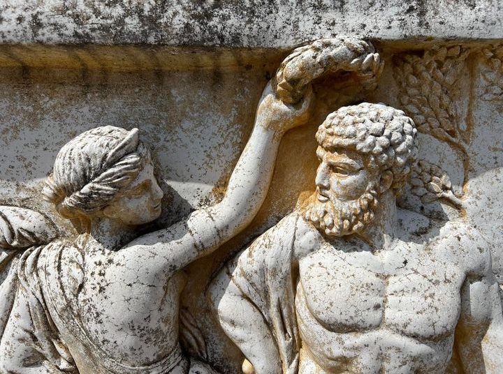 H μικρή μου πόλη ησυχάζει στην αμνησία της… πως ήταν και πως την κατάντησαν