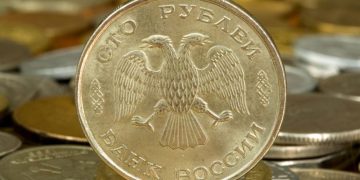 Σε υψηλό δύο ετών το ρούβλι