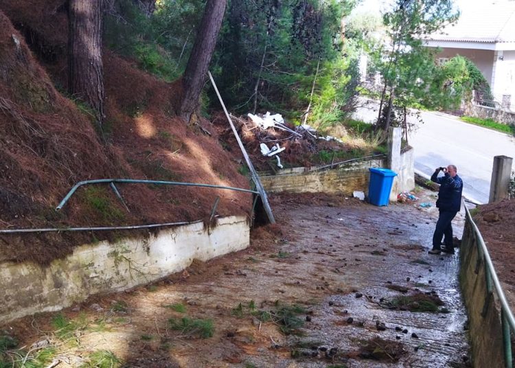 Κατάκολο: Ξεκινά άμεσα η αντιμετώπιση κατολίσθησης στο κοιμητήριο και στο βουνό