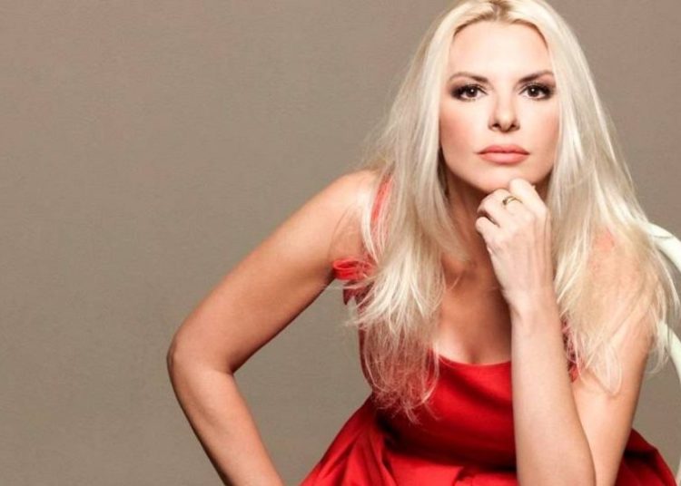 Αννίτα Πάνια: «Με πήρε τηλέφωνο μια μέρα ο Καρβέλας και μου είπε “σε γουστάρω”»
