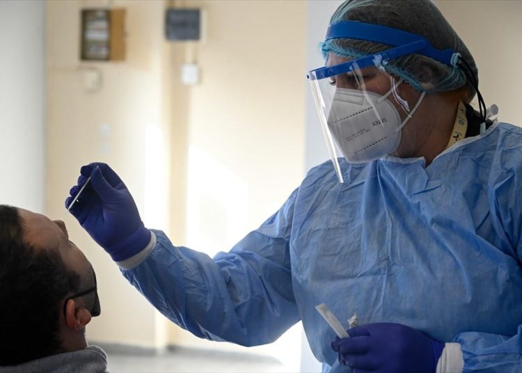 Ανεμβολίαστοι εργαζόμενοι: Τι ισχύει για τα rapid test