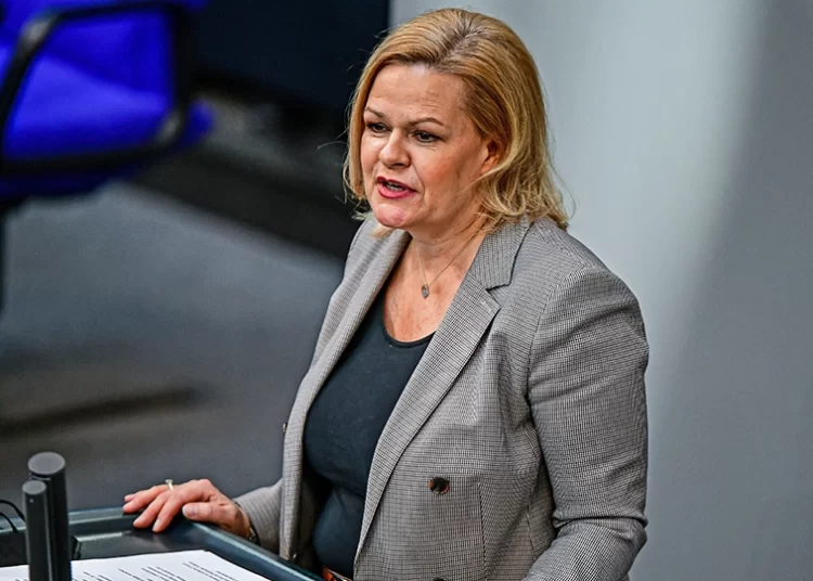 Γερμανία: Η υπουργός Εσωτερικών συνέστησε στους πολίτες να προμηθευτούν και να αποθηκεύσουν τρόφιμα