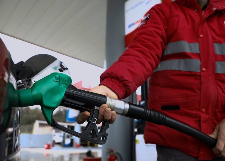 Τεφτέρια σε βενζινάδικα και κυνηγητό σε όσους φουλάρουν και δεν πληρώνουν