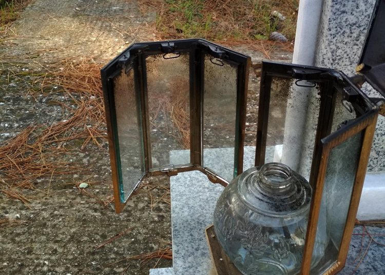 Λευκοχώρι Πηνειού: Έκλεψαν καντήλια και λιβανιστήρια-Βεβήλωσαν τάφους