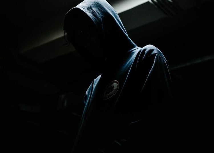 Πύργος: Άνδρας επιτίθεται σε περαστικούς τα βράδια