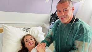 Μιχάλης Ζαμπίδης: Εξιτήριο για την σύντροφό του και τις δίδυμες κόρες τους