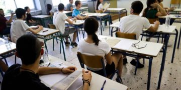 Υποχρεωτική η μάσκα στις Πανελλήνιες