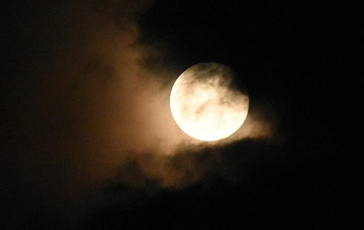 “Φεγγάρι της Φράουλας”: Η πρώτη υπερπανσέληνος του 2022