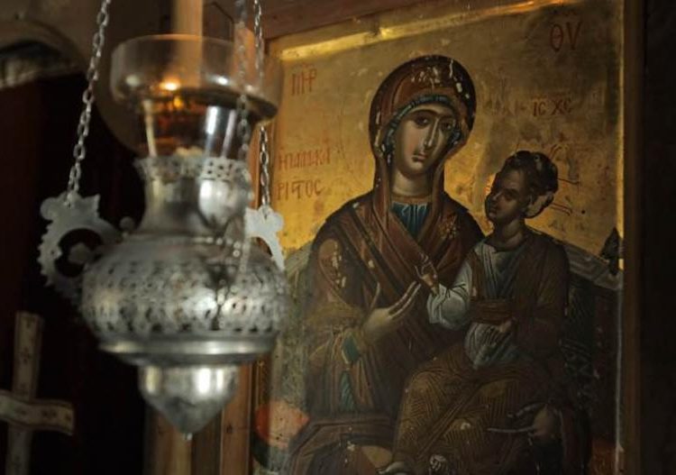 Λαντζόϊ: Έκλεψαν από ναό τάματα και λάδι