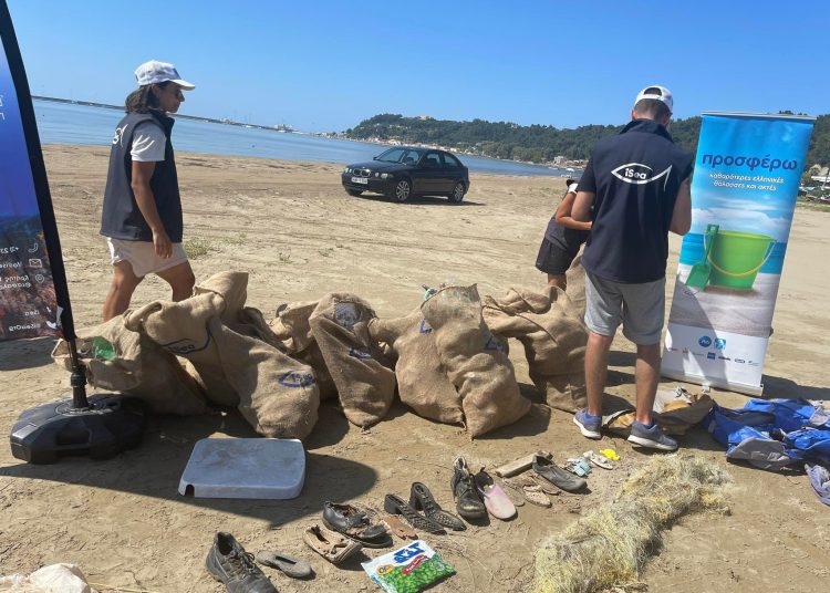 Κατάκολο: Πάνω από 60 κιλά σκουπίδια από τη θάλασσα έβγαλαν οι εθελοντές δύτες