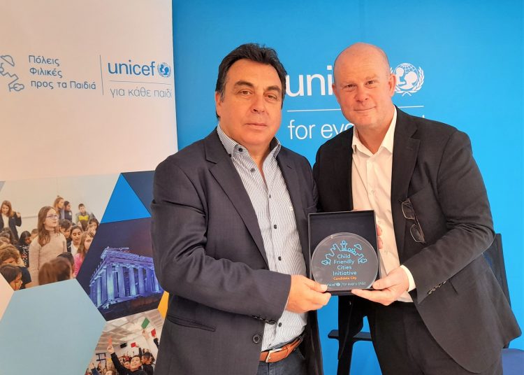 Μνημόνιο συνεργασίας με τη UNICEF για τα παιδιά υπέγραψε ο δήμαρχος Πύργου