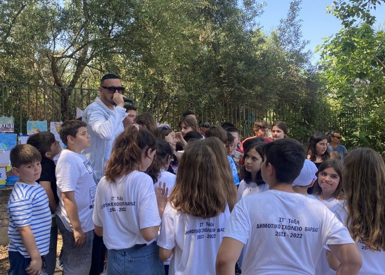 Ο Νίκος Βουρλιώτης στο Δημοτικό Σχολείο Βάρδας!