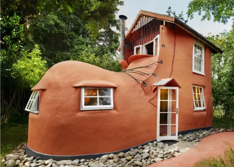 Airbnb: Έχετε «τρελές» ιδέες; Μπορείτε να κερδίσετε 100.000 δολάρια