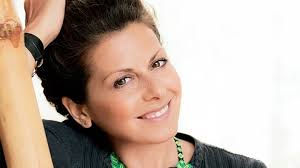 Μάγια Τσόκλη: O υιοθετημένος γιoς, ο καρκίνος και ο γάμος του πατέρα με τη θεία της