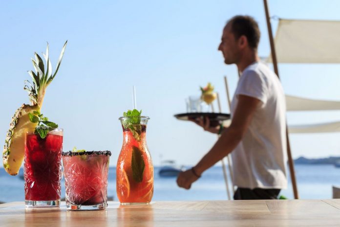 Ολες οι ανοικτές θέσεις εργασίας στον τουρισμό σε μια πλατφόρμα