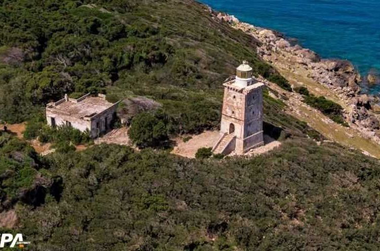 Φάρος στα Στροφάδια: Κινδυνεύει να χαθεί-Μοναδικές εικόνες από τα μυστήρια νησιά