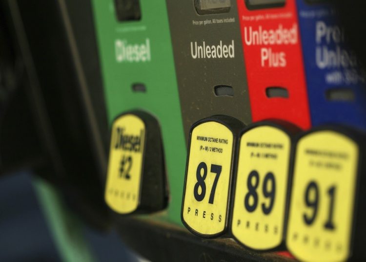 Γιατί δεν πρέπει να βάζετε δέκα-δέκα ευρώ καύσιμο;