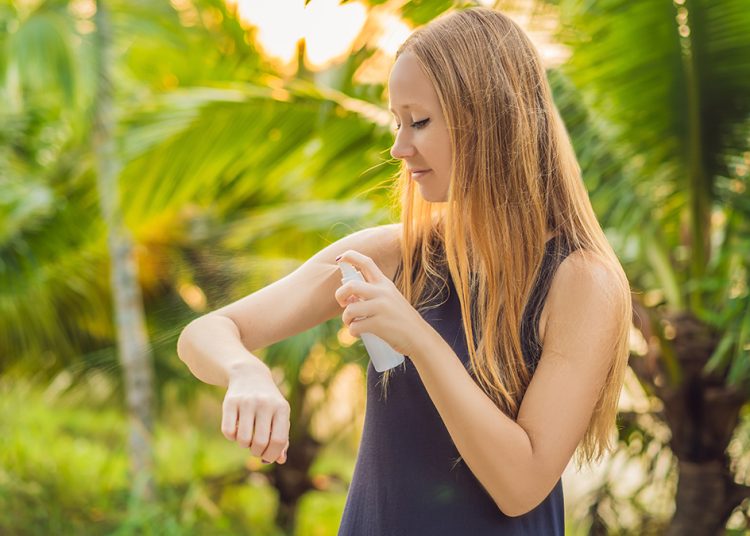 Κουνούπια: Η μυρωδιά που τα ελκύει πάνω μας