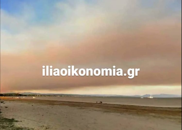 Συνεχίζει να καίει η φωτιά-Τεράστιος καπνός καλύπτει την Ηλεία