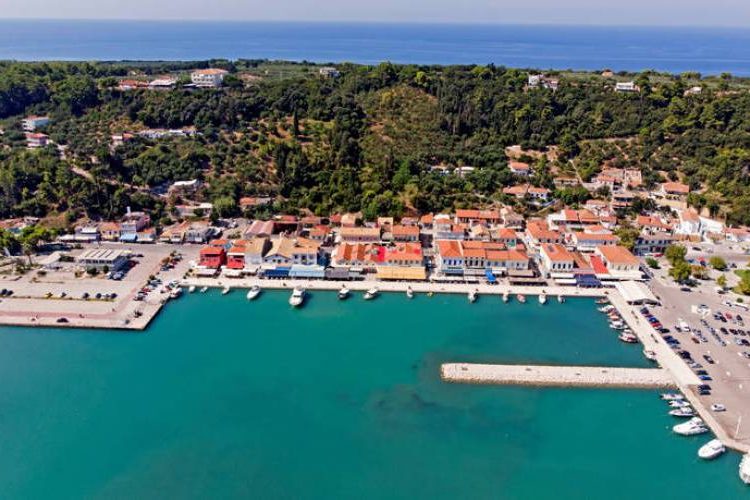 Kατάκολο: ‘Επεσε με το μηχανάκι στο λιμάνι και μετά τον συνέλαβαν