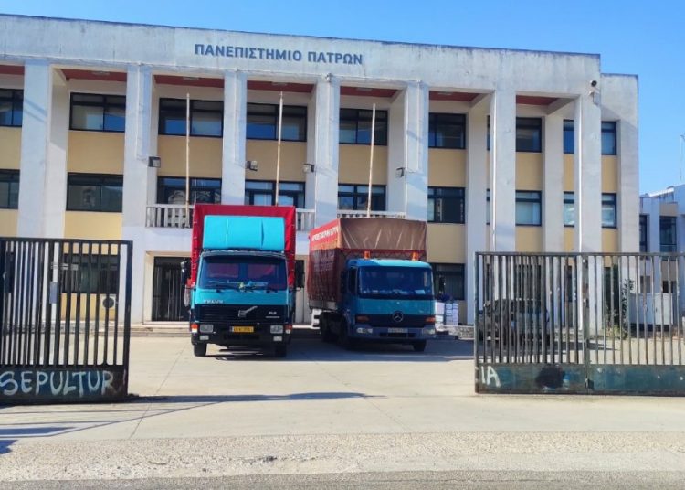 ΠΥΡΓΟΣ: Πιάσαμε πάτο! – Φορτώνουν τον εξοπλισμό του ΑΤΕΙ για Πάτρα!  Βουβοί οι λαλίστατοι…– Τρέχουν μόνο για… τα πανηγύρια…