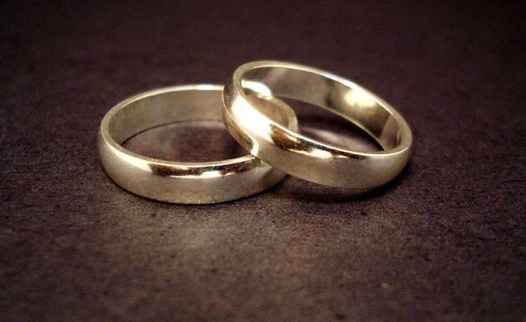 Έχασε τη βέρα του στη θάλασσα, του την επέστρεψε μέσω…facebook  ένας 10χρονος!