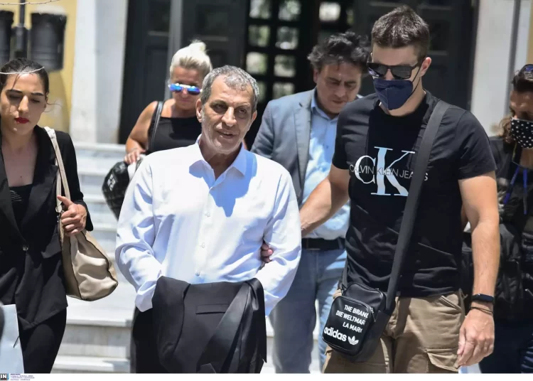 Θέμης Αδαμαντίδης: «Όταν του ζήτησα να χωρίσουμε τότε σήκωσε χέρι πάνω μου» λέει η πρώην σύντροφος και μητέρα των παιδιών του