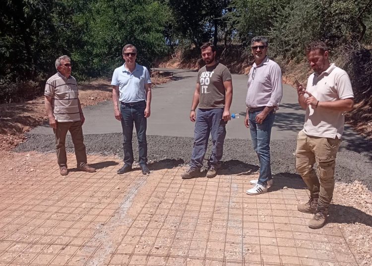Σε εξέλιξη η κατασκευή αγροτικού δρόμου στο Αντρώνι