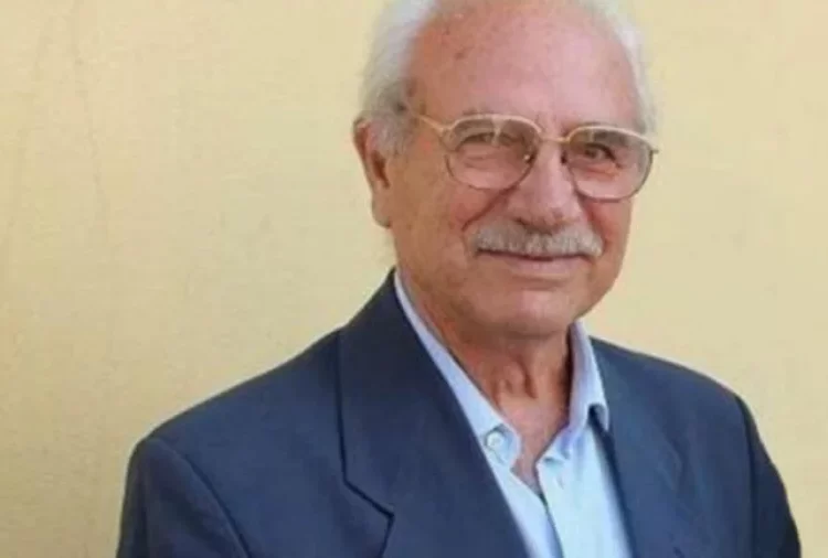 Παίρνει το πτυχίο του και ετοιμάζεται για μεταπτυχιακό ο 88χρονος κύριος Δημήτρης!