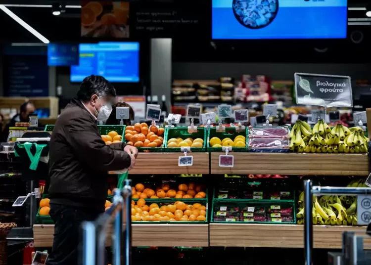Η ακρίβεια πιέζει τα νοικοκυριά: Τέσσερις στους 10 δυσκολεύονται να πληρώσουν το ενοίκιο – Νέες ανατιμήσεις από Αύγουστο