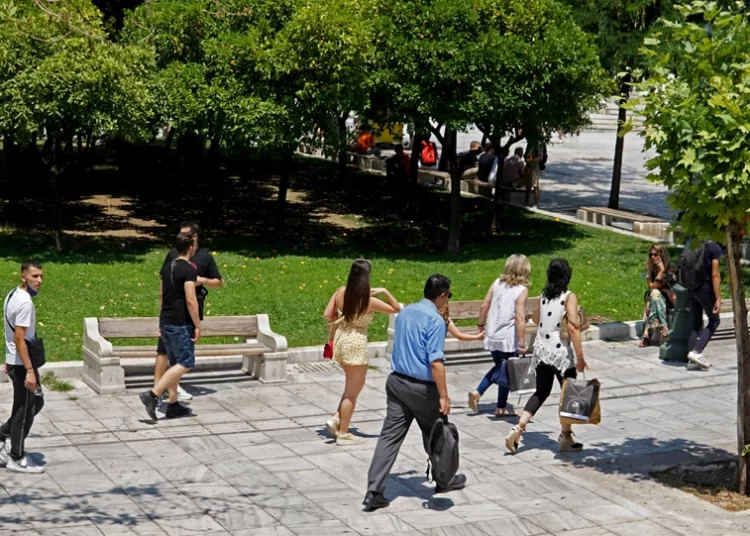 Δημογραφικό αδιέξοδο στην Ελλάδα – Καταρρέουν οι γεννήσεις, αυξάνονται οι θάνατοι, γερνά ο πληθυσμός