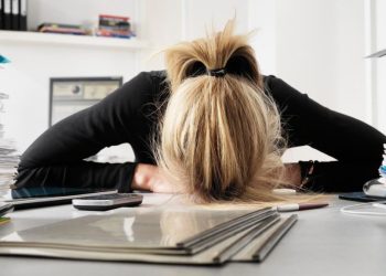 Δουλεύουμε 181 ημέρες το χρόνο για να πληρώνουμε φόρους και εισφορές