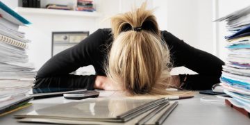 Δουλεύουμε 181 ημέρες το χρόνο για να πληρώνουμε φόρους και εισφορές