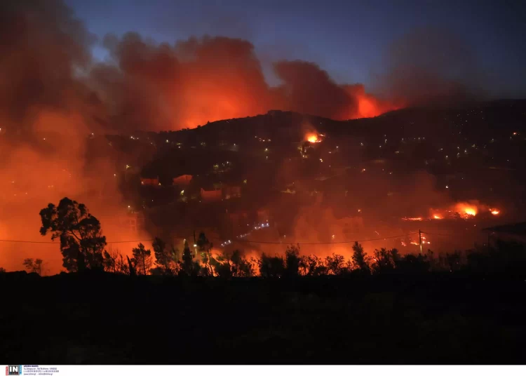 Φωτιά στην Πεντέλη: Μαίνεται σε Ντράφι και Ανθούσα