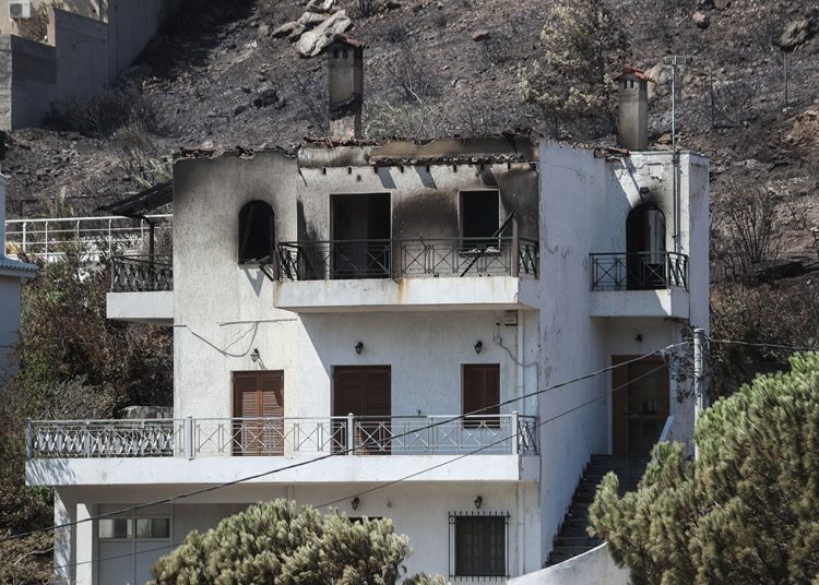 Πεντέλη: 126 σπίτια ακατάλληλα για χρήση μετά την φωτιά