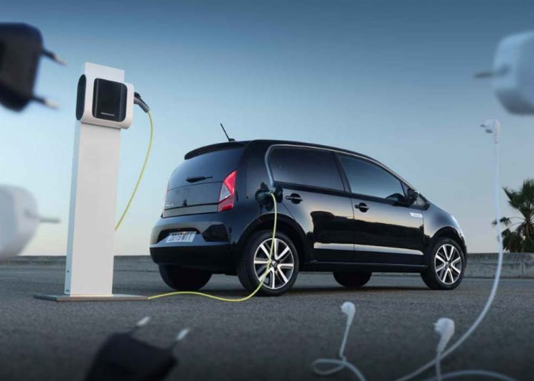 Κινούμαι Ηλεκτρικά: Αιτήσεις επιδότησης 8 χιλιάδων ευρώ για αυτοκίνητο